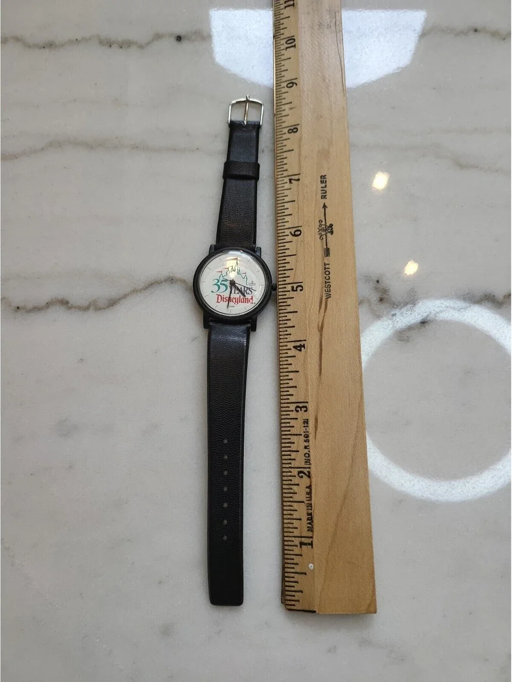 Disney Disneyland 35 Yrs Lorus Quartz Mens Watch Works Great New Battery 34mm